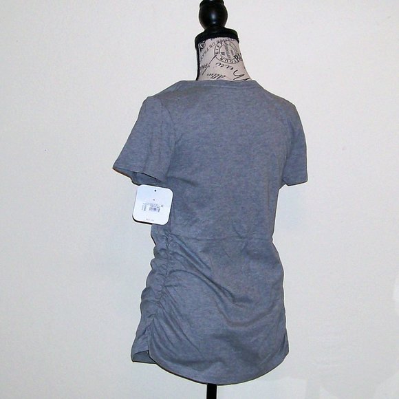NWT V-Neck Maternity Tee - Picture 4 of 5